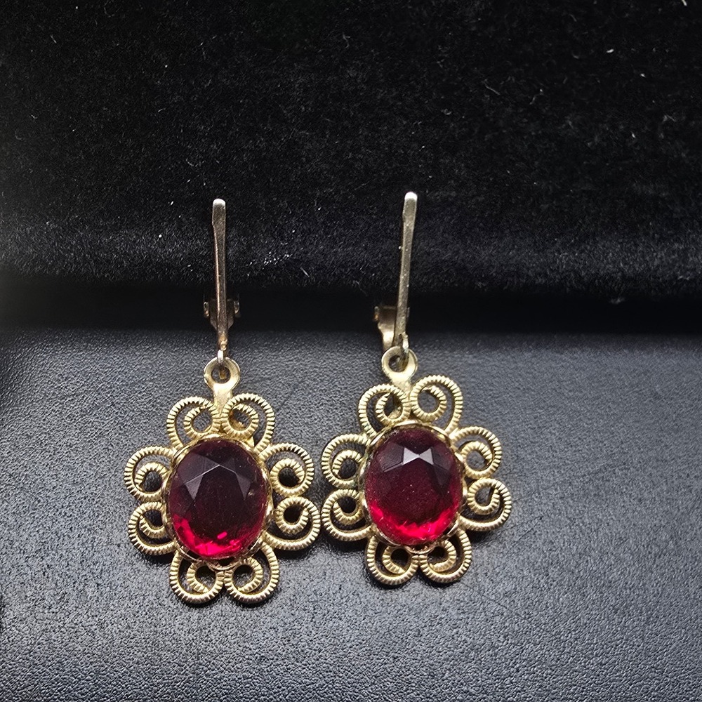 Red Rhinestone Filigree Clip On Earrings Dangle Drop Vintage Jewelry